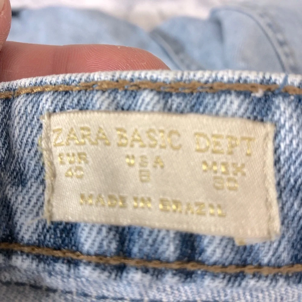 Zara Distressed Denim jean shorts Light wash denim Size 8
